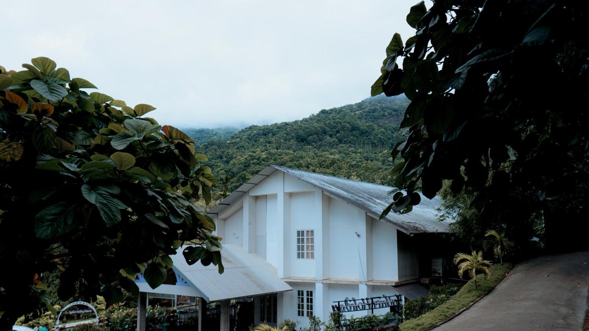 Vythiri Holiday Resort, Wayanad Exterior photo